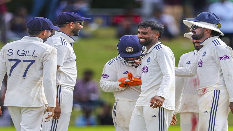 भारत के सामने श्रीलंका की हालत पस्त! फॉलोऑन खेलते ही ढहा टॉप ऑर्डर, 6 विकेट लेकर जीत की ओर टीम इंडिया