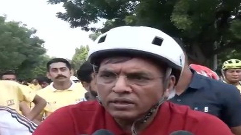 साइकिल चलाओ फिट रहो देश को मजबूत बनाओ मांडविया और गंभीर ने युवाओं को दिया फिटनेस मंत्र