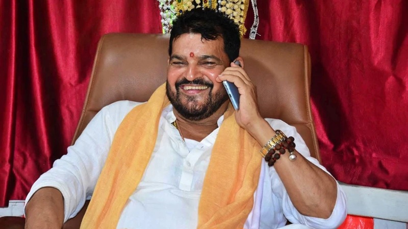 अदालत से बरी होने के बाद फिर चर्चा में बृजभूषण शरण सिंह, यूपी की राजनीति में वापसी को लेकर बढ़ी अटकलें