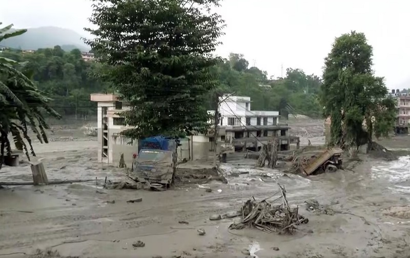 नेपाल में जलप्रलय के बाद अब महामारी का खतरा, 962 मौतें; 4 हजार से ज्यादा लोग अब भी लापता