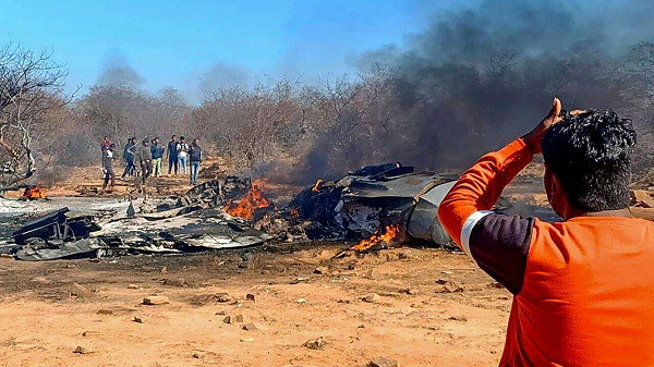 एयर शो में दिखा मौत का खौफनाक मंजर, आग के गोले में बदला F-4 फैंटम; दोनों पायलटों की मौत