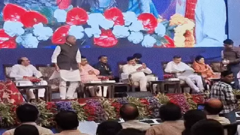 1.21 लाख मेधावी विद्यार्थियों को लैपटॉप के लिए 25-25 हजार रुपए, सीएम मोहन यादव बोले- सफलता को सिर पर न चढ़ाएं और असफलता से सीखकर आगे बढ़ें