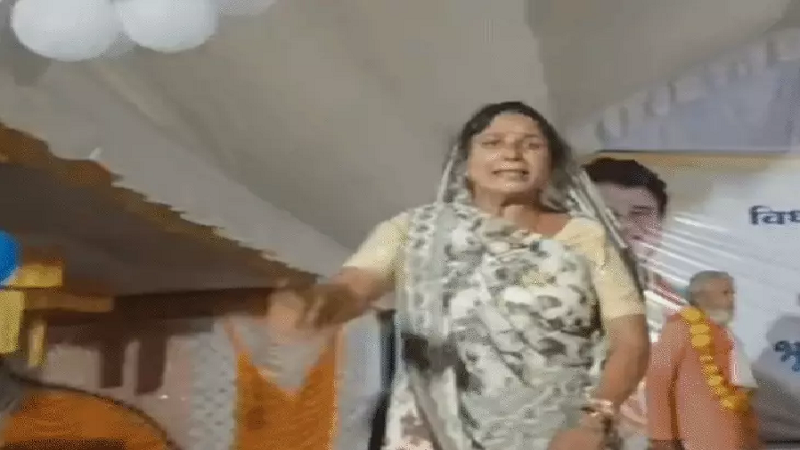 माइक न मिलने पर जनपद अध्यक्ष का छलका दर्द, सिंधिया के कार्यक्रम में सियासी तकरार ने पकड़ा जोर