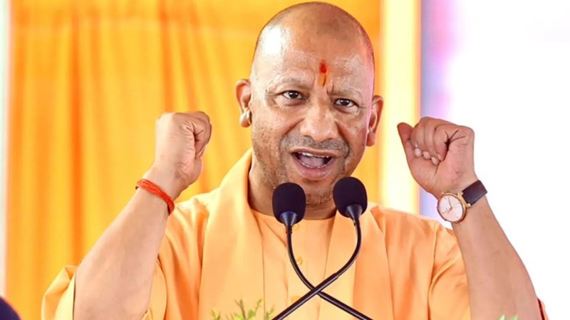 UP के 3.5 लाख आउटसोर्स कर्मचारियों को बड़ी सौगात, सैलरी में 7 हजार रुपए तक बढ़ोतरी, बीमा कवर भी